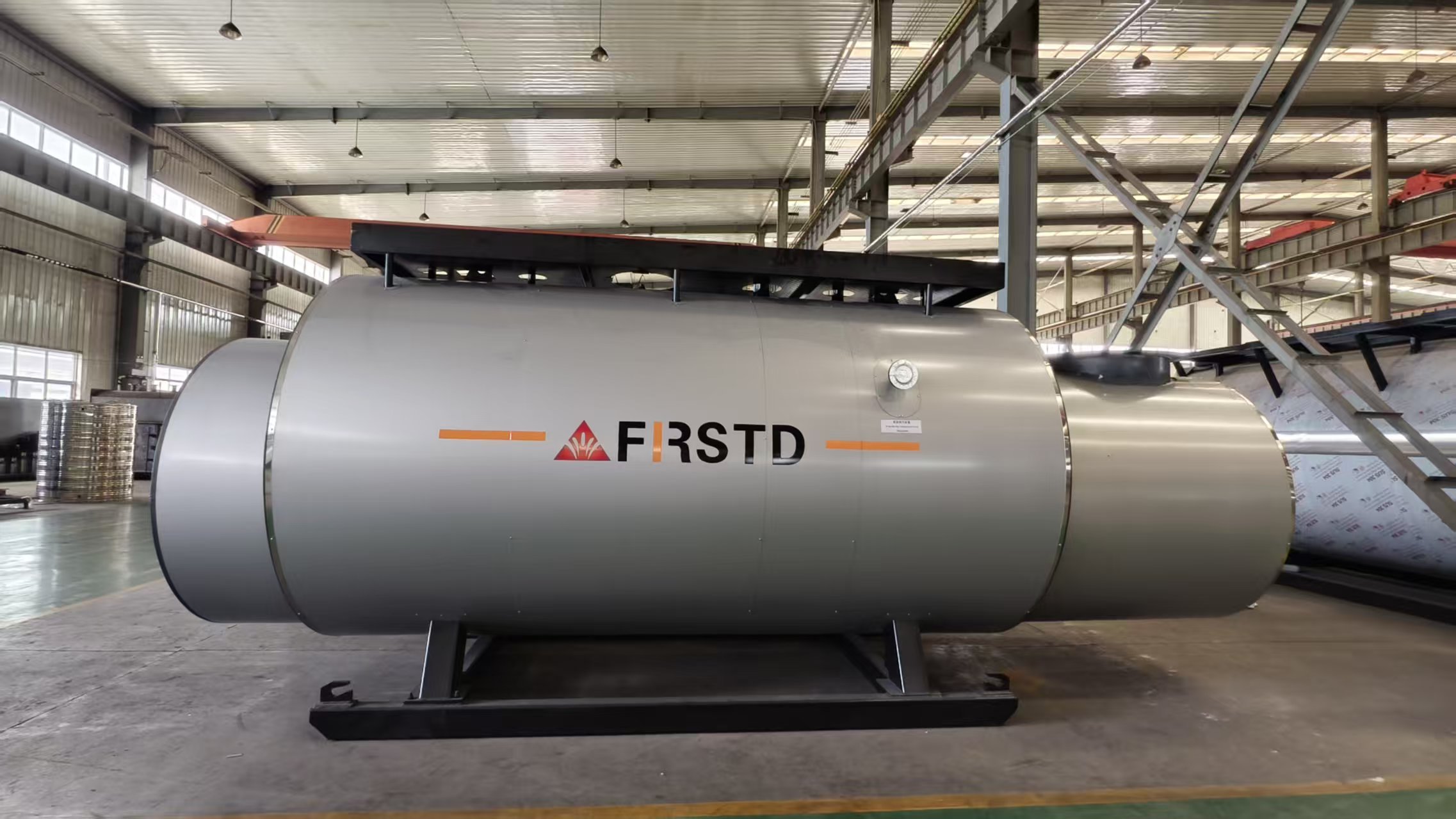 Four customized waste heat steam boilers have been officially shipped to Russia.